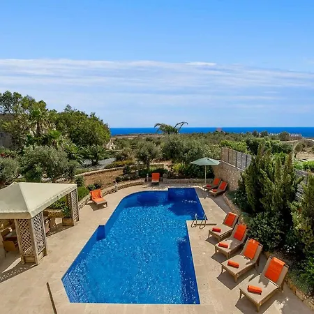 The Almonds Luxury Casă la țară *