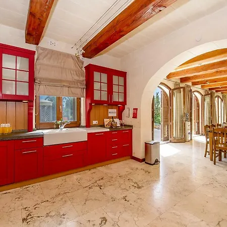 The Almonds Luxury San Lawrenz