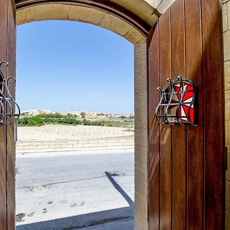 The Almonds Luxury * Santu Pietru