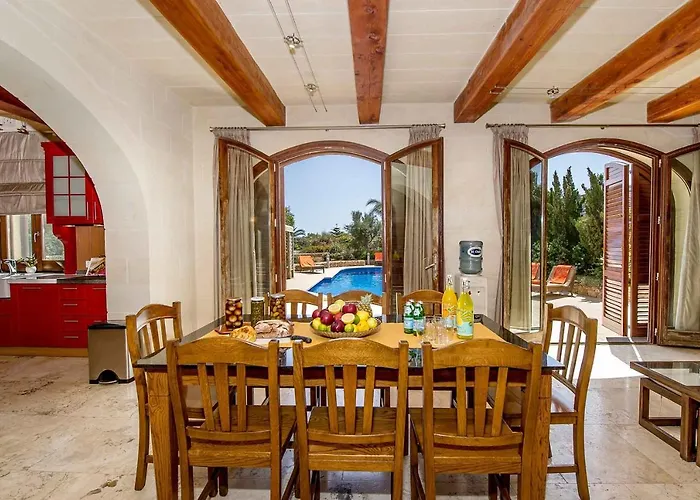 The Almonds Luxury * San Lawrenz