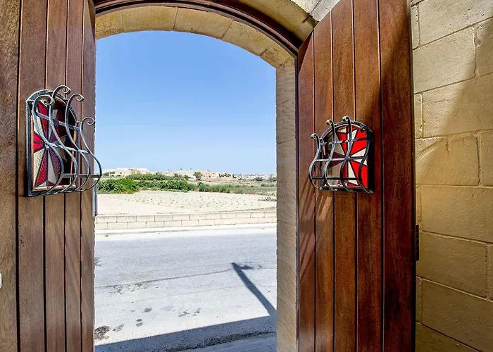 The Almonds Luxury * San Lawrenz