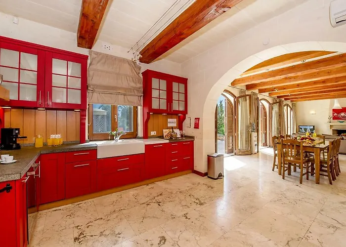 The Almonds Luxury San Lawrenz